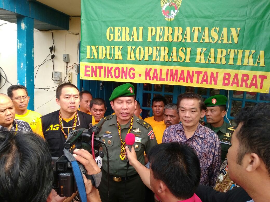 Inkopkar - Artha Graha Gelar Operasi Pasar Di Perbatasan Indonesia - Malaysia pada 31 Mei - 5 Juli 2016